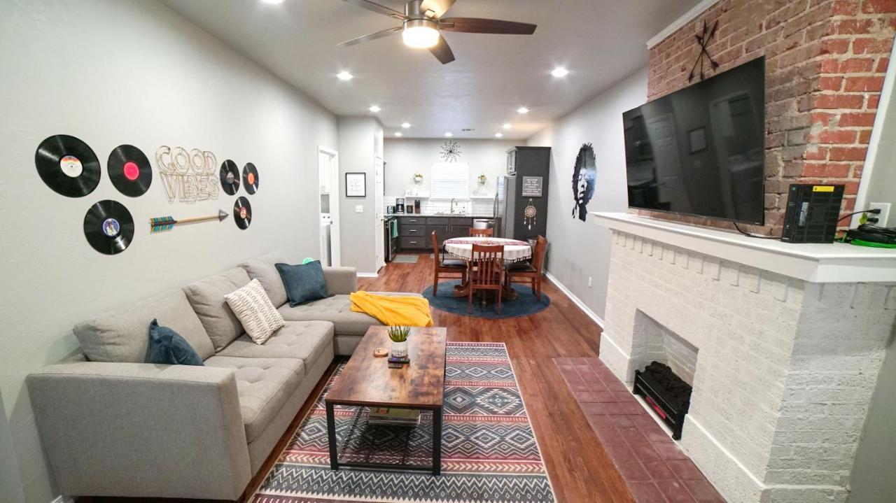Rock & Roll House, Fiber Internet, Roku Tv, Washer & Dryer, By Dt Chickasha & Leg Lamp! Zewnętrze zdjęcie