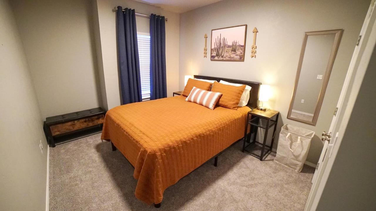 Rock & Roll House, Fiber Internet, Roku Tv, Washer & Dryer, By Dt Chickasha & Leg Lamp! Zewnętrze zdjęcie
