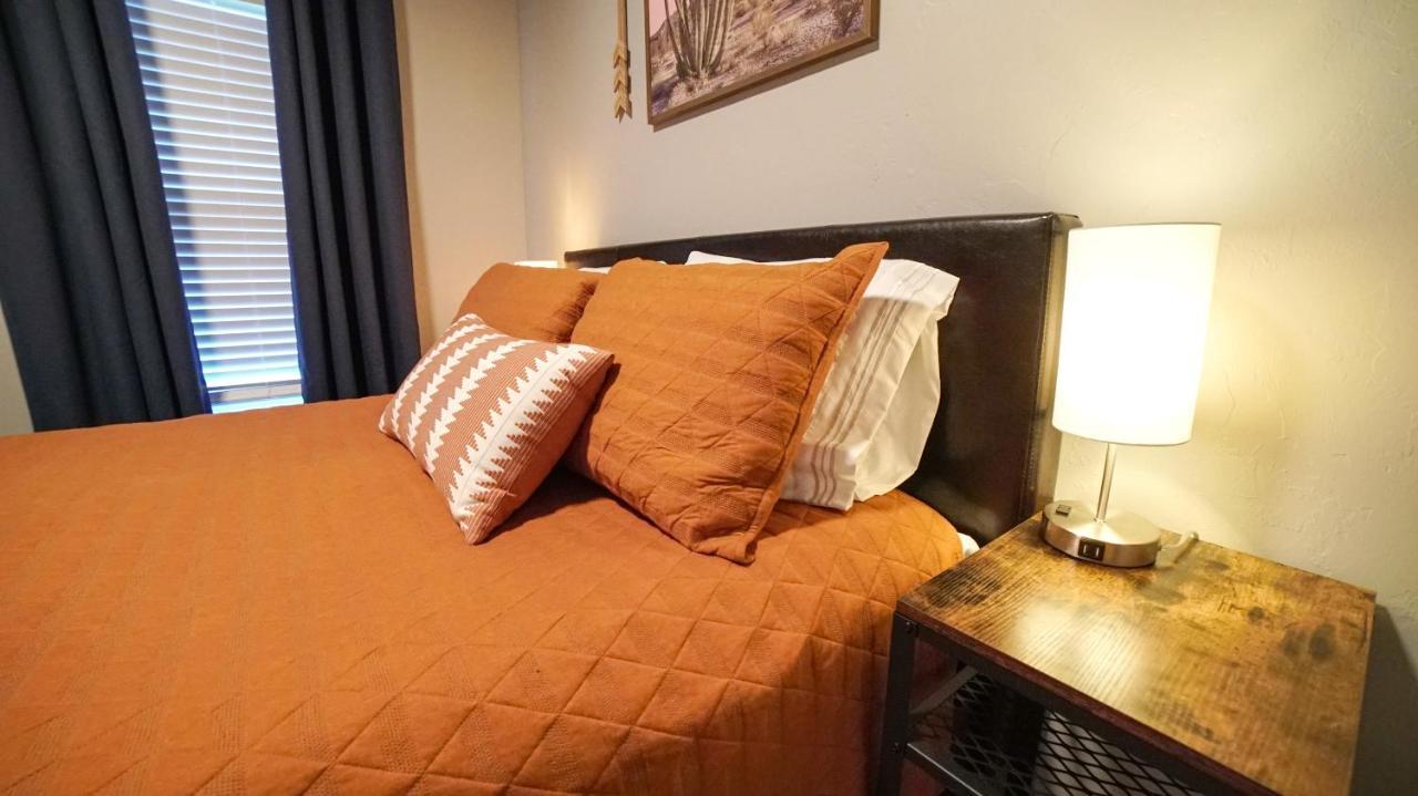 Rock & Roll House, Fiber Internet, Roku Tv, Washer & Dryer, By Dt Chickasha & Leg Lamp! Zewnętrze zdjęcie