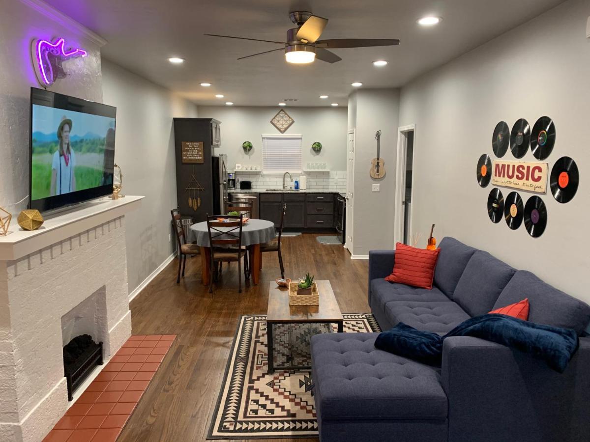 Rock & Roll House, Fiber Internet, Roku Tv, Washer & Dryer, By Dt Chickasha & Leg Lamp! Zewnętrze zdjęcie