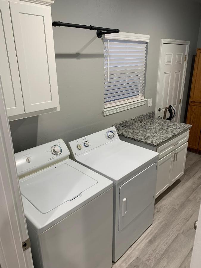Rock & Roll House, Fiber Internet, Roku Tv, Washer & Dryer, By Dt Chickasha & Leg Lamp! Zewnętrze zdjęcie