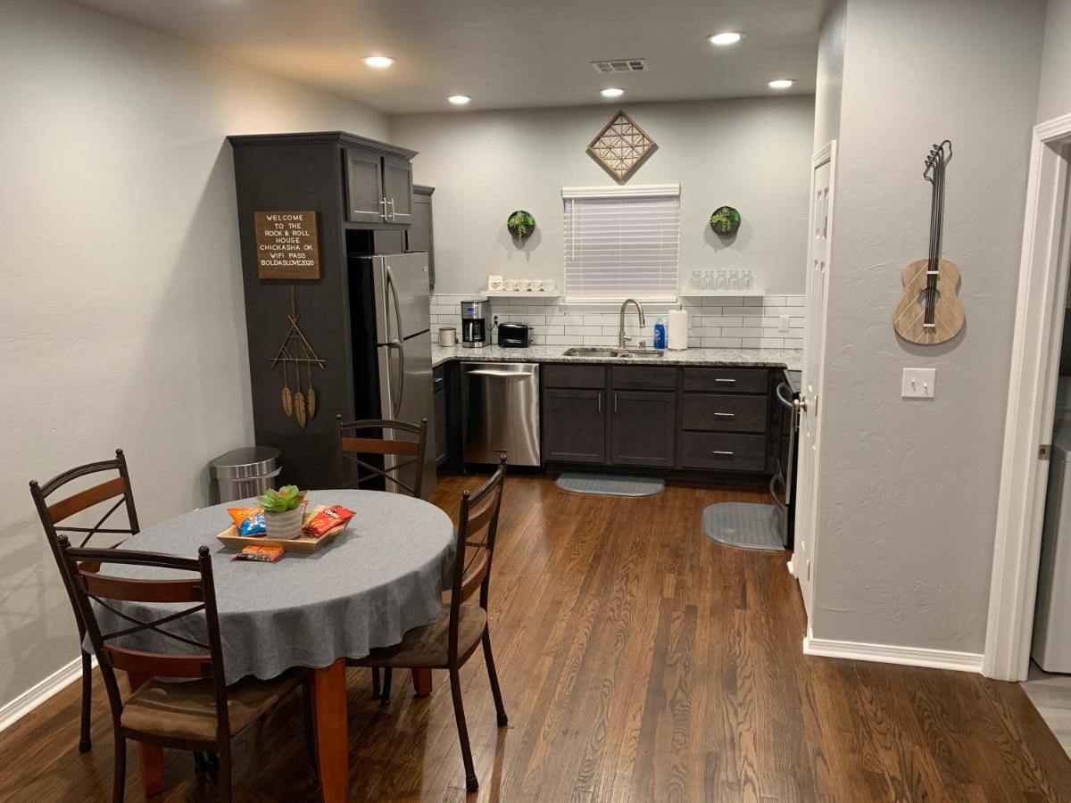 Rock & Roll House, Fiber Internet, Roku Tv, Washer & Dryer, By Dt Chickasha & Leg Lamp! Zewnętrze zdjęcie
